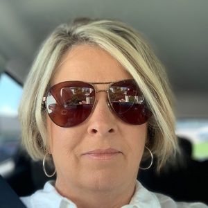 Meet your Posher, Connie